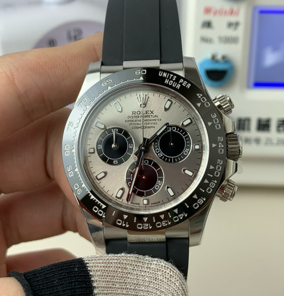 Exquisite watch crystal